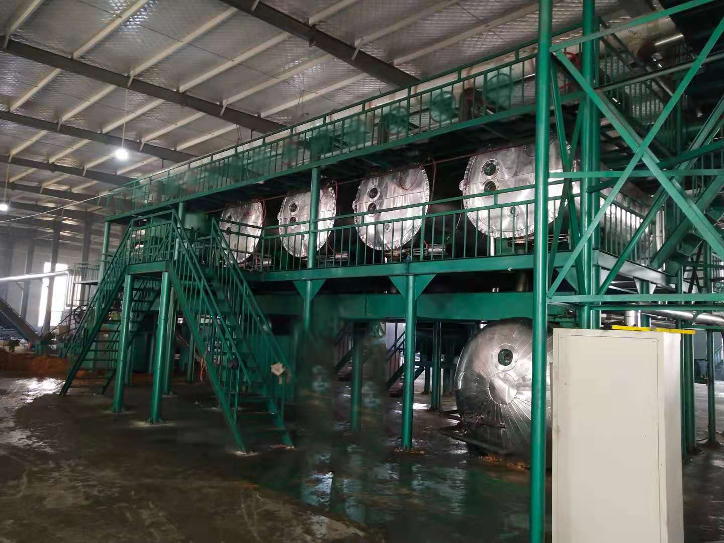 山東菏澤100噸油脂設備現場安裝